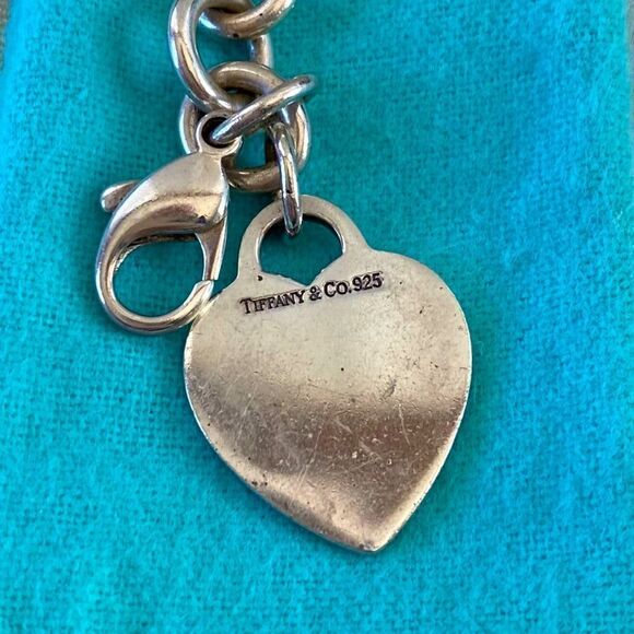 Tiffany & Co Silver 925 Classic Heart Charm Bracelet. Engravable. Pouch - Picture 3 of 11